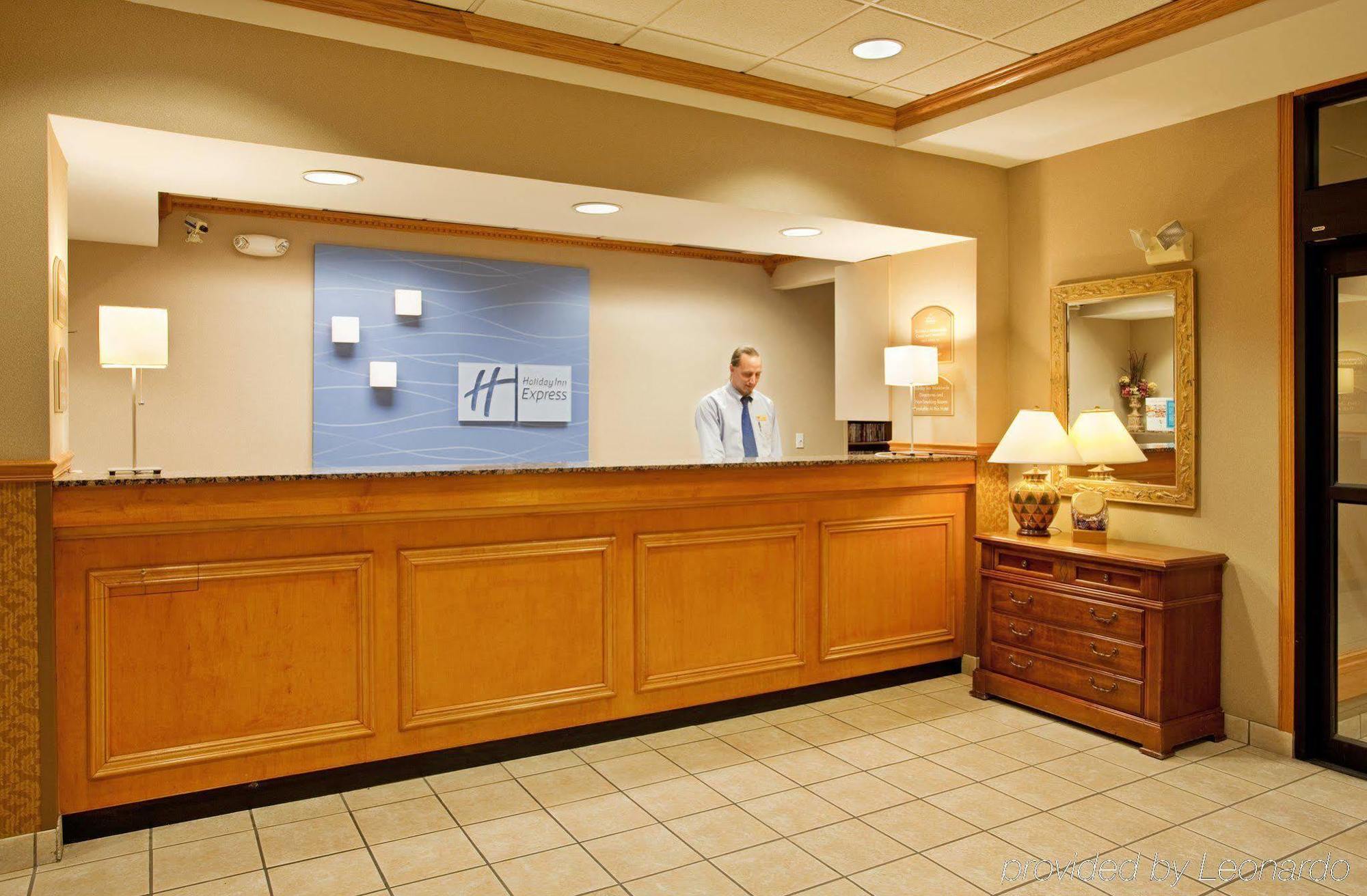Holiday Inn Express Hotel & Suites Norfolk By Ihg Interior foto